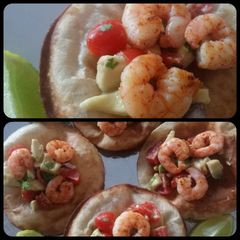 A picture of Fried Tortilla baskets with guacamole and prawns.