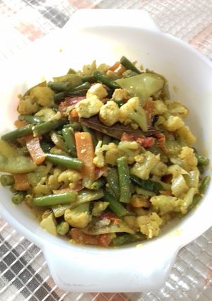 রংবাহারি নবরত্ন(rongbahari noborotno recipe in Bengali) রেসিপির প্রধান ছবি