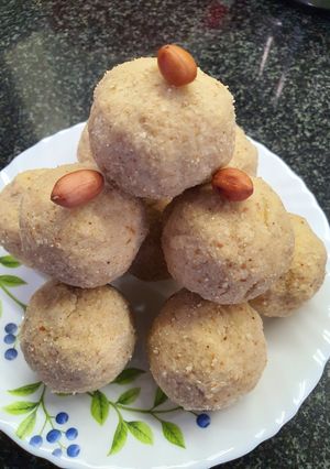 શીંગના લાડુ(Peanut ladoo Recipe in Gujarati) રેસીપી મુખ્ય ફોટો