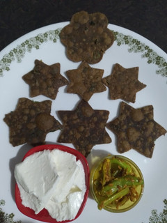 રાગી ફુદીના મસાલા પૂરી (Ragi Pudina Masala Puri Recipe In Gujarati) રેસીપી મુખ્ય ફોટો