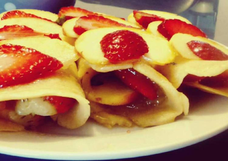 Creps de avena rellenos de manzana y frutillas