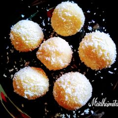 A picture of Coconut laddu.