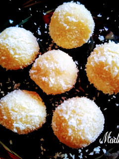 A picture of Coconut laddu.