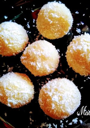 A picture of Coconut laddu.