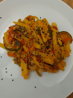 Una foto de Batatas salteadas al wok con verduras