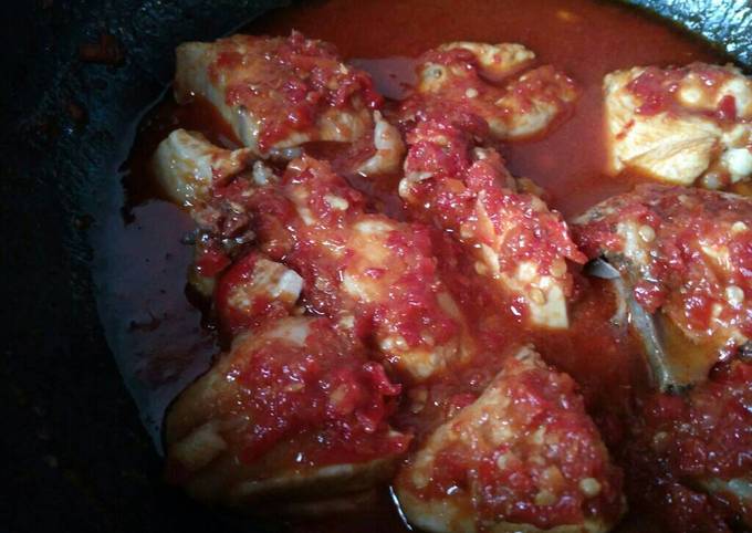 Cara Gampang Membuat Ayam Bumbu Rujak, Bisa Manjain Lidah