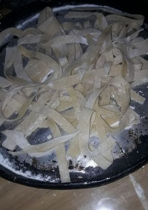 Una foto de Fideos caseros cortados a cuchilla