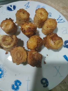 Una foto de Canapé mini rollitos de bacon y queso
