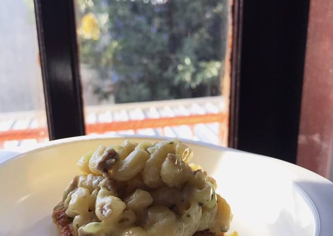 Mac and cheese with Broccoli fritters