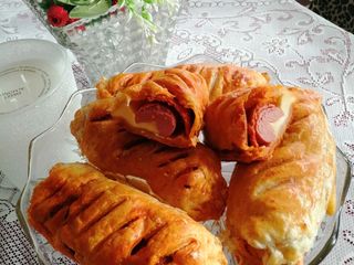 Virsli szalámival sajttal köntösben (iskolába-útravaló sós falat