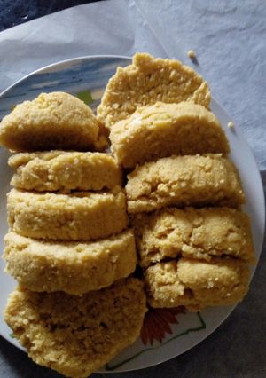 A picture of Yellow maize ugali.