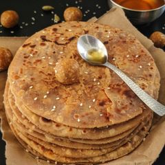 A picture of Gul Poli Til Gul Poli Gulachi Poli.