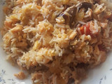 Arroz con verduras, salmón y salsa Thai