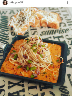 A picture of Garlic burnt Spaghetti with red sauce.