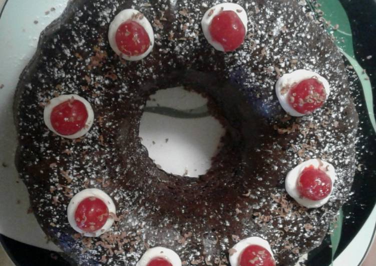 How to Prepare Homemade Devil&#39;s Food Cherry Bundt Cake