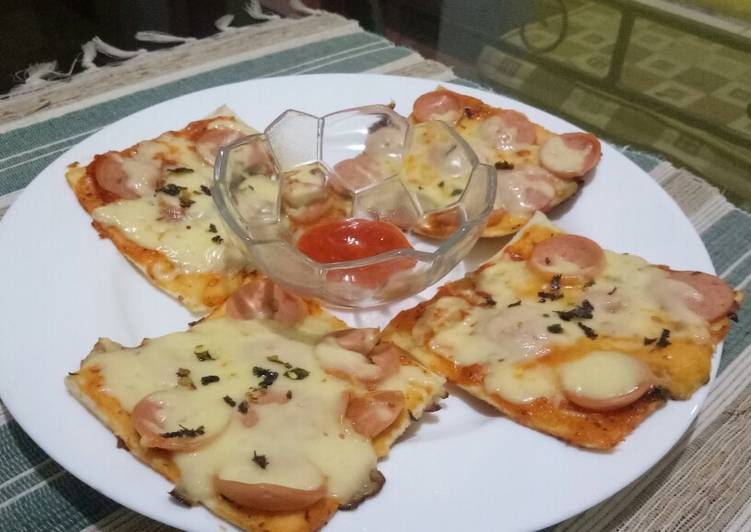 Cara mudah meracik Pizza mini (simpel ala anak kost tanpa oven) yang sempurna