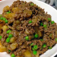 A picture of Mince lamb with potatoes.