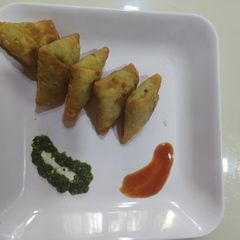 A picture of स्ट्रीट स्टाईल कुरकुरीत मिनी समोसे.