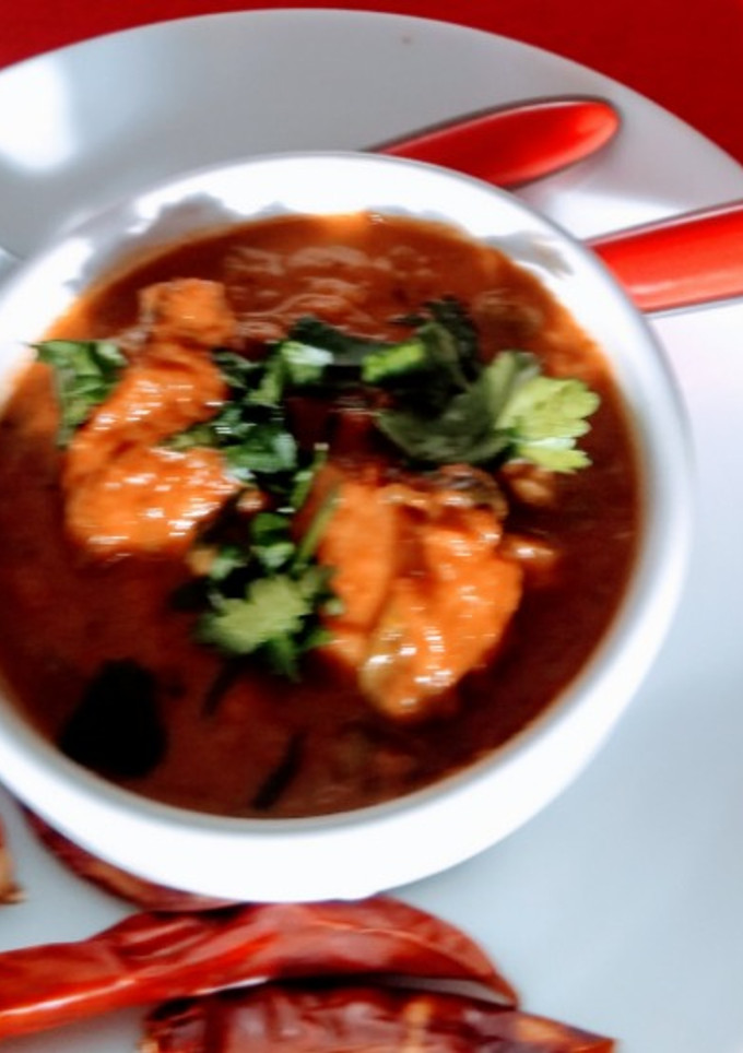A picture of Paneer in red curry.