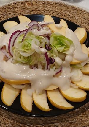 Una foto de Ensalada "Slim" de Endivias con Manzana y Cebolla morada