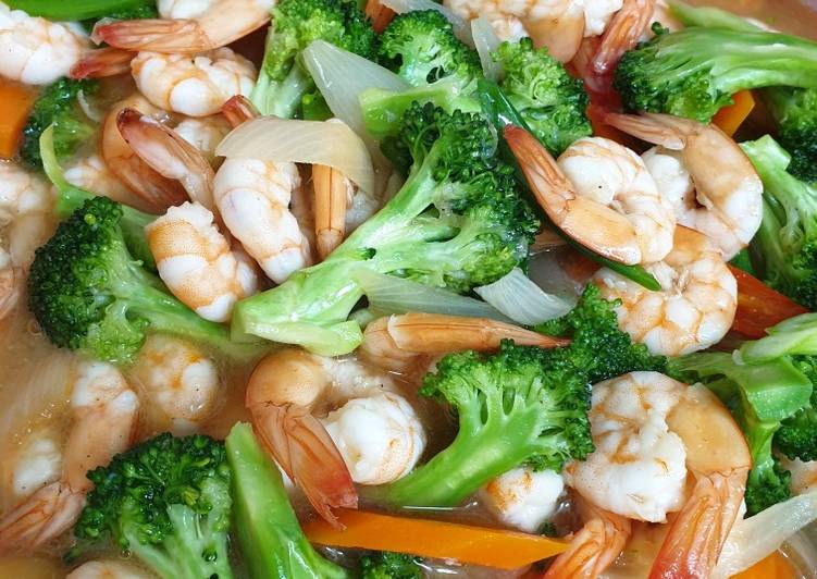 Langkah Mudah untuk Membuat Udang masak brokoli yang Lezat Sekali