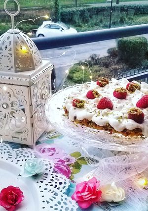 Une photo de Kachtalia crèmeuse à la verveine, eau de fleur d'oranger et crème de coco🍓🥥🍰