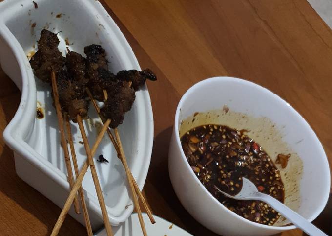 Sate Daging Sapi dengan Sambal Kecap Lada