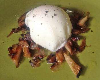 Easy Cooking Recipe Poached Egg with Roasted Shiitake and Shallots Yummy