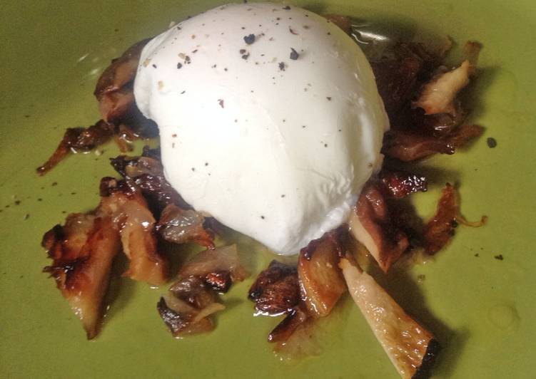 Simple Way to Prepare Perfect Poached Egg with Roasted Shiitake and Shallots
