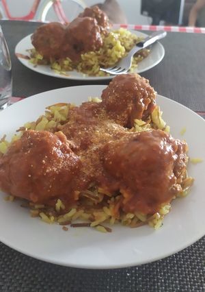 Una foto de Albóndigas con arroz