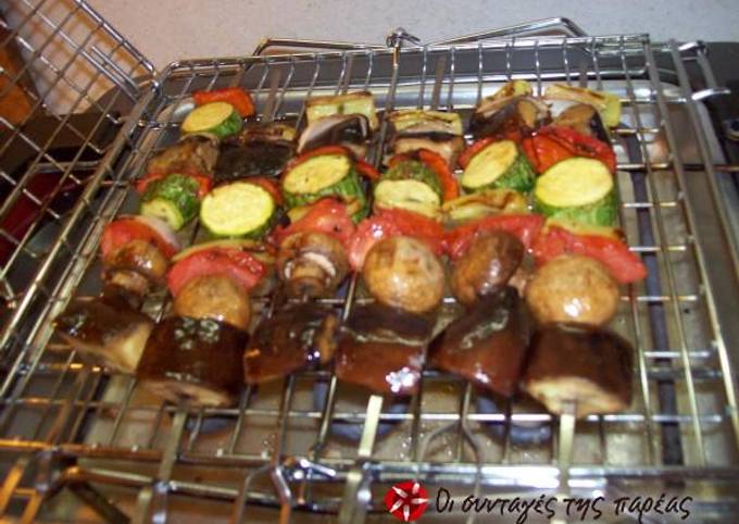 κύρια φωτογραφία συνταγής Σουβλάκια λαχανικών στο γκριλ με σως