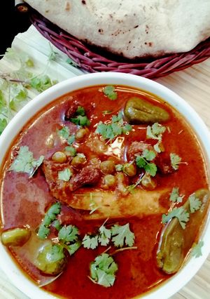 A picture of Matar Gosht.