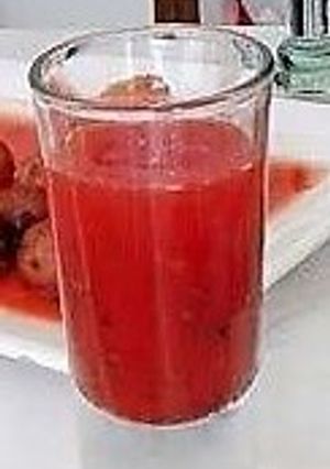 Una foto de Chupito de pitaya y tequila