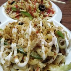 A picture of Stir fry chicken nodles🍲.