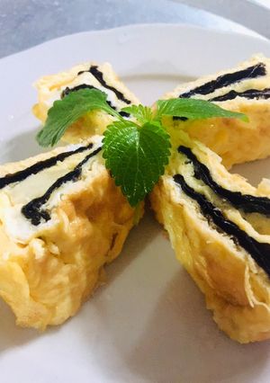 Hình của món Trứng cuộn rong biển.