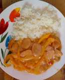 Salchichas con pimientos en crema de chipotle