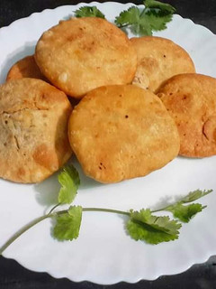 मटर की खस्ता कचौड़ी (Matar ki khasta kachori recipe in hindi) रेसिपी मुख्य फोटो