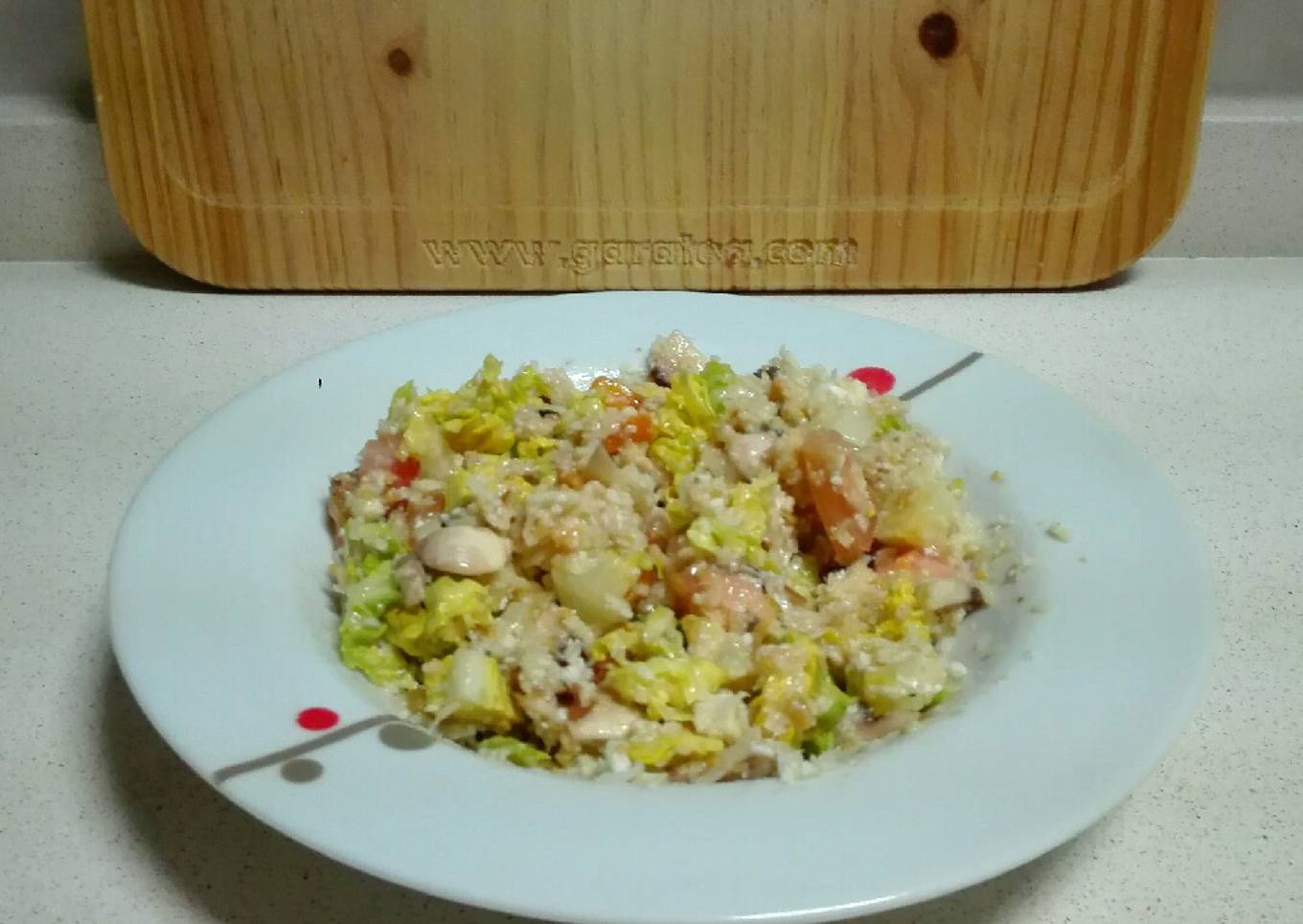 Ensalada variada de cuscús de coliflor