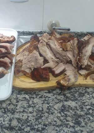 Una foto de Lechón al horno para Navidad