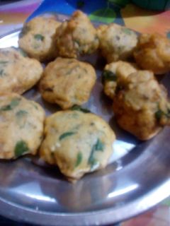 உளுந்து மிளகுசீரகம் வடை போண்டா (Ulunthu bonda recipe in tamil) செய்முறை முக்கிய புகைப்படம்