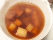 Una foto de sopa de rabanitos
