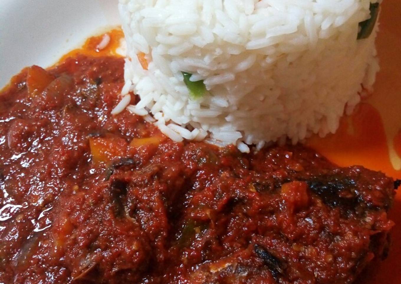 Garnished white rice and fish stew