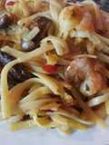 Fettuccini con camarones y hongos shiitake