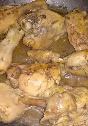 Una foto de Pollo con vino blanco. ॐ