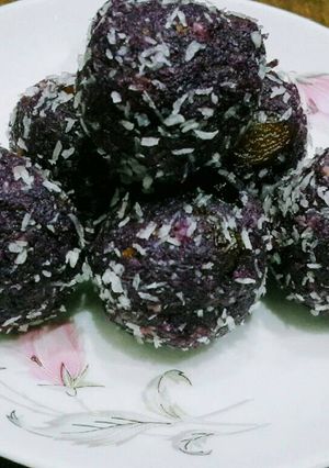 A picture of Black Plum Laddus.