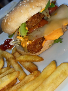 Una foto de Hamburguesa de pollo crujiente🍔🍟