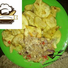 A picture of Fried sweet potatoes with egg sauce.