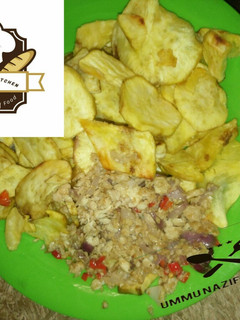A picture of Fried sweet potatoes with egg sauce.