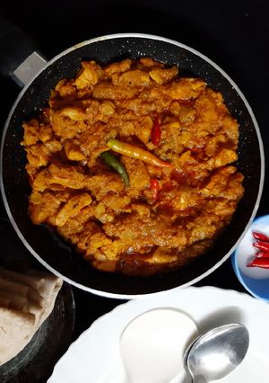 A picture of Jhinge Chicken Posto (Chicken with Ridge gourd and poppy seeds).