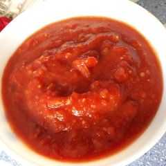 A picture of Marinara sauce.
